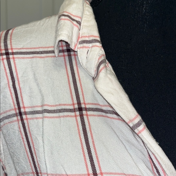 Old navy Women's Cream Plaid Button-Front Shirt Top - Picture 2 of 7